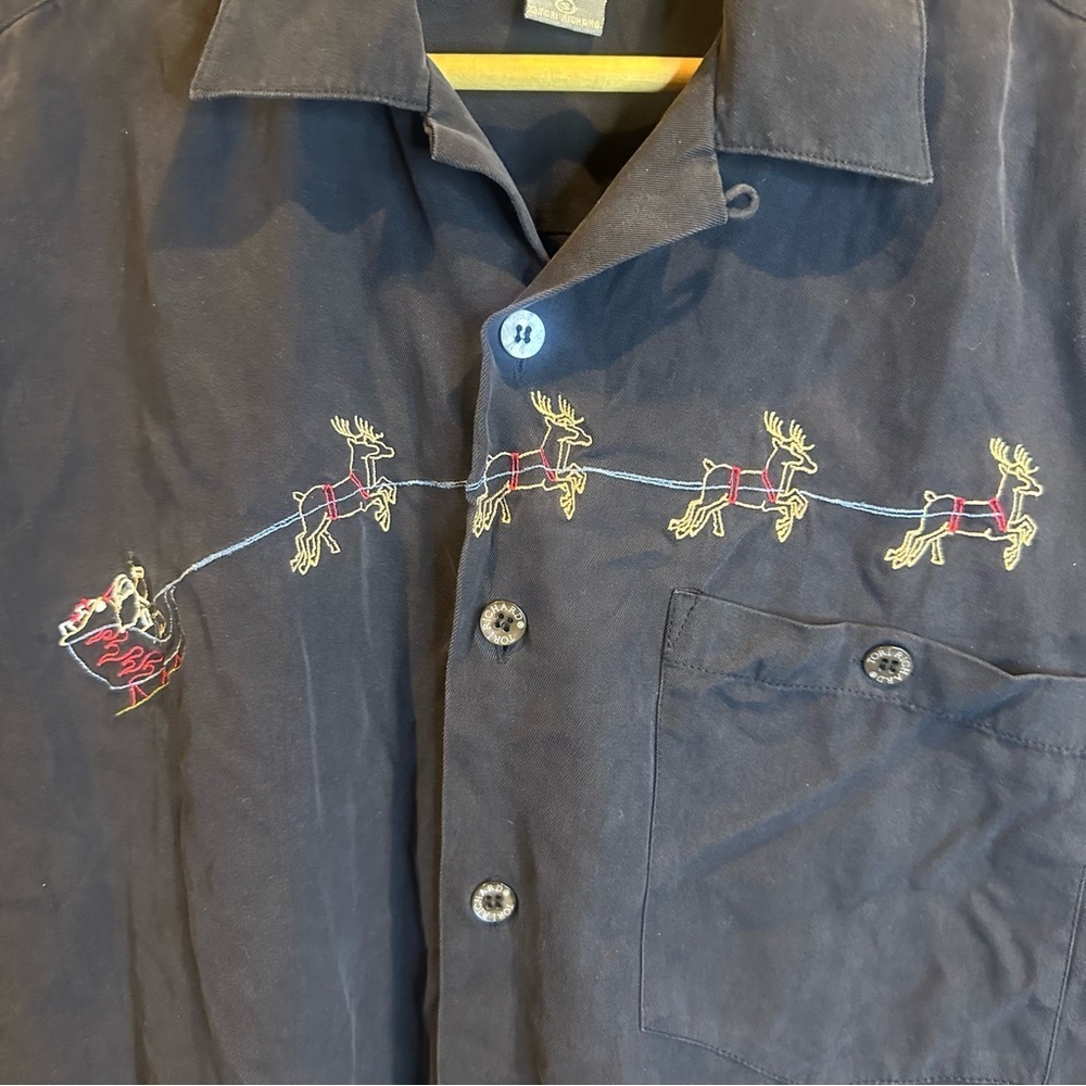 Vintage Tori Richard 100% Silk Black Shirt with Rocking Santa Detail - Picture 2 of 5